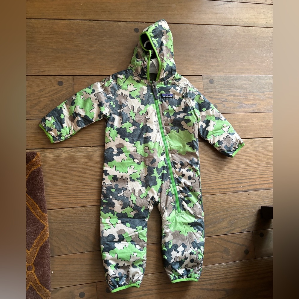 Patagonia 6-12 month snow suit (NEW)